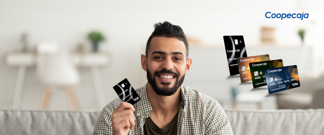 jóven feliz con tarjeta portada