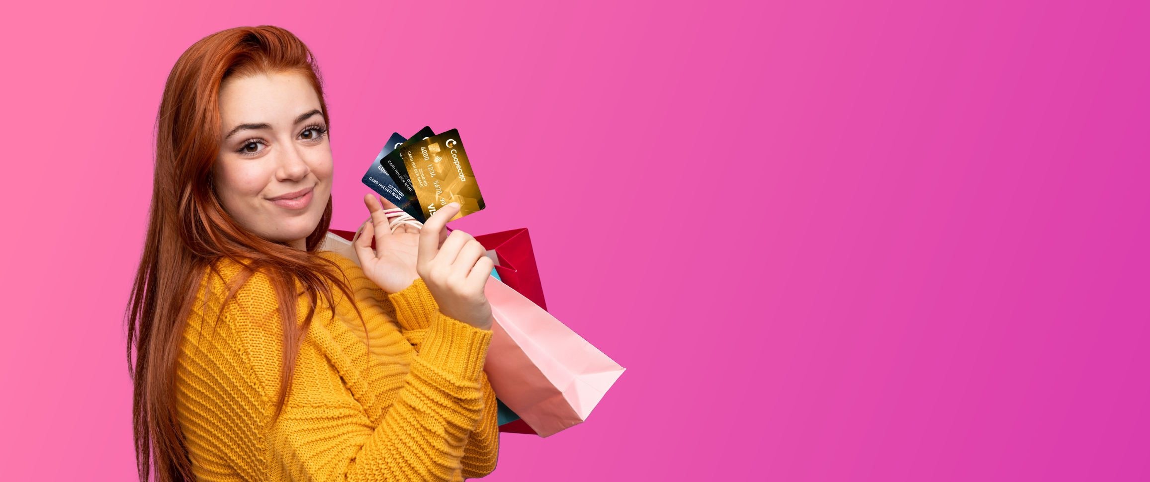 Mujer con tarjetas de crédito